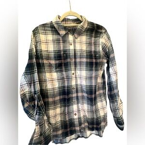 EUC Carhartt Women’s plaid Button down - medium